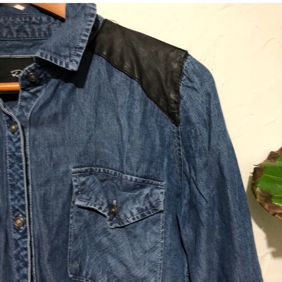 Rails women’s Ashlyn chambray faux leather button down shirt size medium - Picture 2 of 11